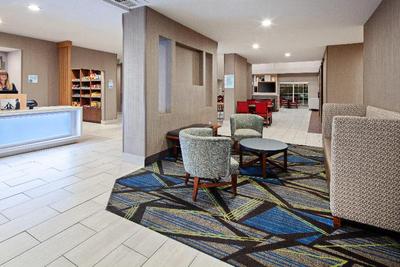 Holiday Inn Express & Suites Tulare
