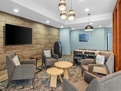 Candlewood Suites Victoria