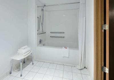 Days Inn & Suites by Wyndham Bentonville
