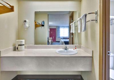 Days Inn & Suites by Wyndham Bentonville