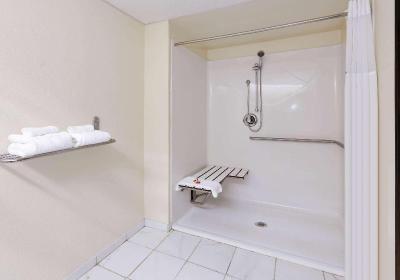 Days Inn & Suites by Wyndham Bentonville