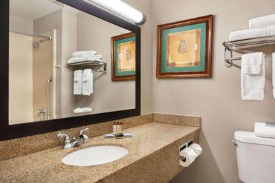 Wingate By Wyndham Bentonville Airport