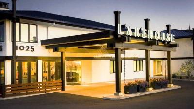 Lakehouse Hotel and Resort