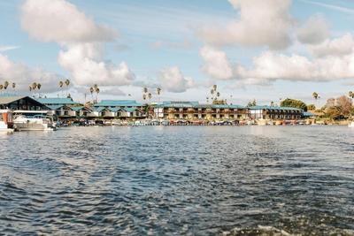 Lakehouse Hotel and Resort
