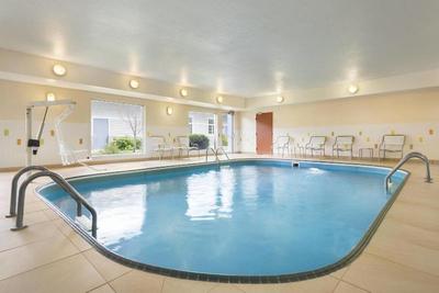 Amerivu Inn And Suites Grand Forks