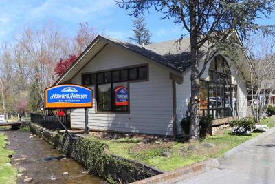 Howard Johnson by Wyndham Downtown Gatlinburg