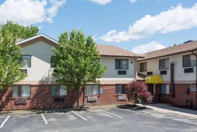 Days Inn by Wyndham Greenfield