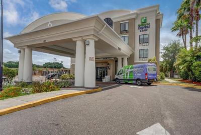 Holiday Inn Express & Sts Tampa USF Busch Gardens