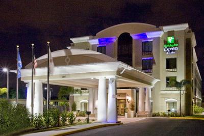 Holiday Inn Express & Sts Tampa USF Busch Gardens