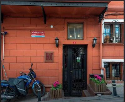 Corner Hot
