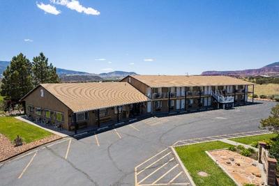 Broken Spur Inn & Steakhouse