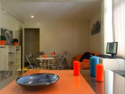 Barcelona City Street Hostal