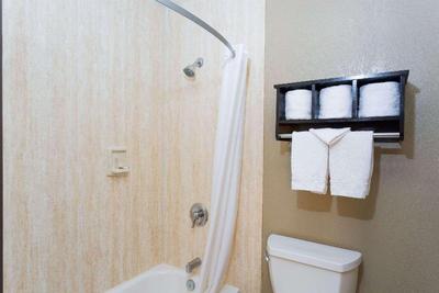 Howard Johnson by Wyndham National City/San Diego