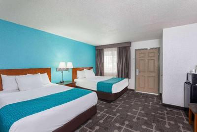 Howard Johnson by Wyndham National City/San Diego
