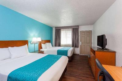 Howard Johnson by Wyndham National City/San Diego