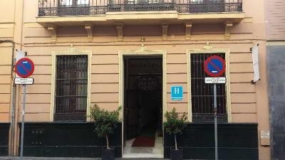 Hotel y Apartamentos Doña Lola