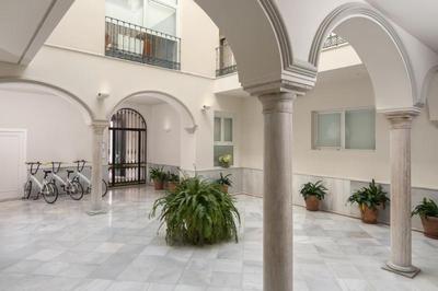 Suites Sevilla Plaza