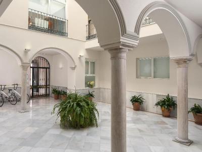 Suites Sevilla Plaza