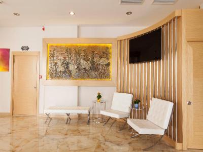 Aurasia Deluxe Hotel