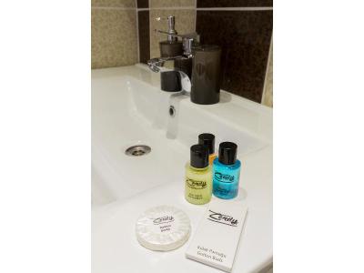 Zendy Suite Hotel