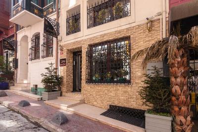 Zendy Suite Hotel