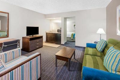 Holiday Inn Hotel Suites Oklahoma City North