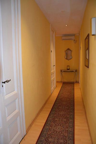 Casa Consell Gran Via, Guest House