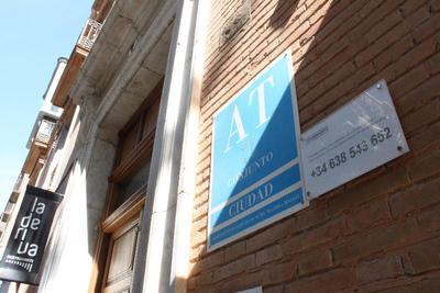 Life Apartments Alameda Colon