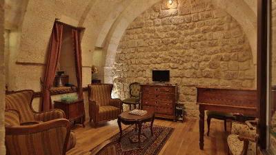 Golden Cave Suites