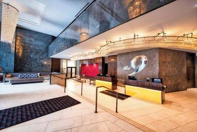 Metropolitan at the 9, Autograph Collection