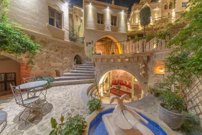 Elika Cave Suites & Spa