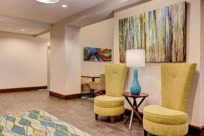 Hampton Inn and Suites Manchester