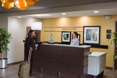 Hampton Inn & Suites Knoxville Papermill Drive