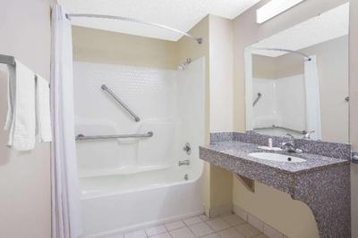 Days Inn by Wyndham Dublin GA