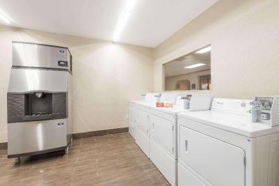 Days Inn San An Splashtown/ATT