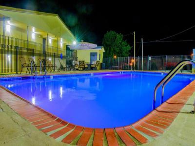 Days Inn by Wyndham Athens, AL