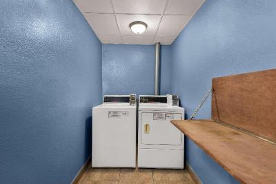 Days Inn by Wyndham Newton