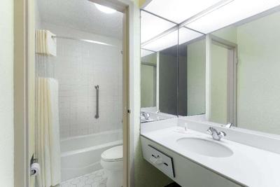 Days Inn by Wyndham Savannah Airport