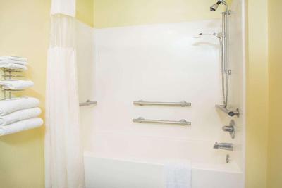 Days Inn by Wyndham Lexington NE