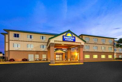 Days Inn & Suites by Wyndham of Morris