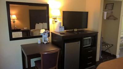 Days Inn & Suites by Wyndham Port Richey