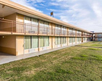 Econo Lodge Calhoun Area