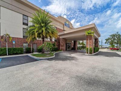 Days Inn by Wyndham Fort Myers Nr JetBlue