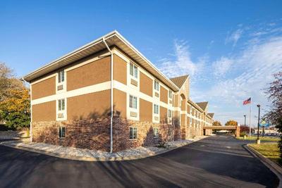 Days Inn & Suites by Wyndham Green Bay WI.