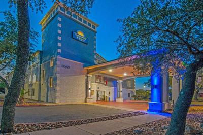 Days Inn Suites by Wyndham San Antonio N/Stone Oak