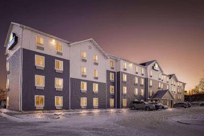 Days Inn & Suites by Wyndham Rochester South