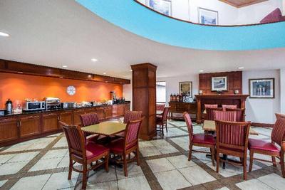 Howard Johnson by Wyndham Evansville East