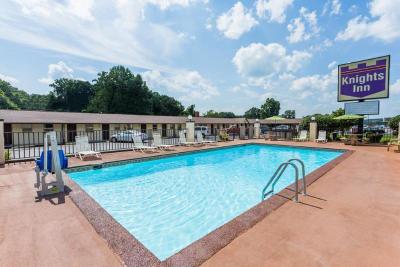 Knights Inn Collinsville