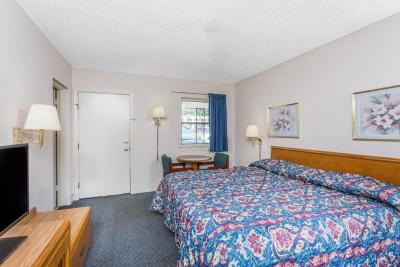 Knights Inn Collinsville