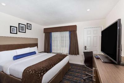 Howard Johnson by Wyndham Berkeley